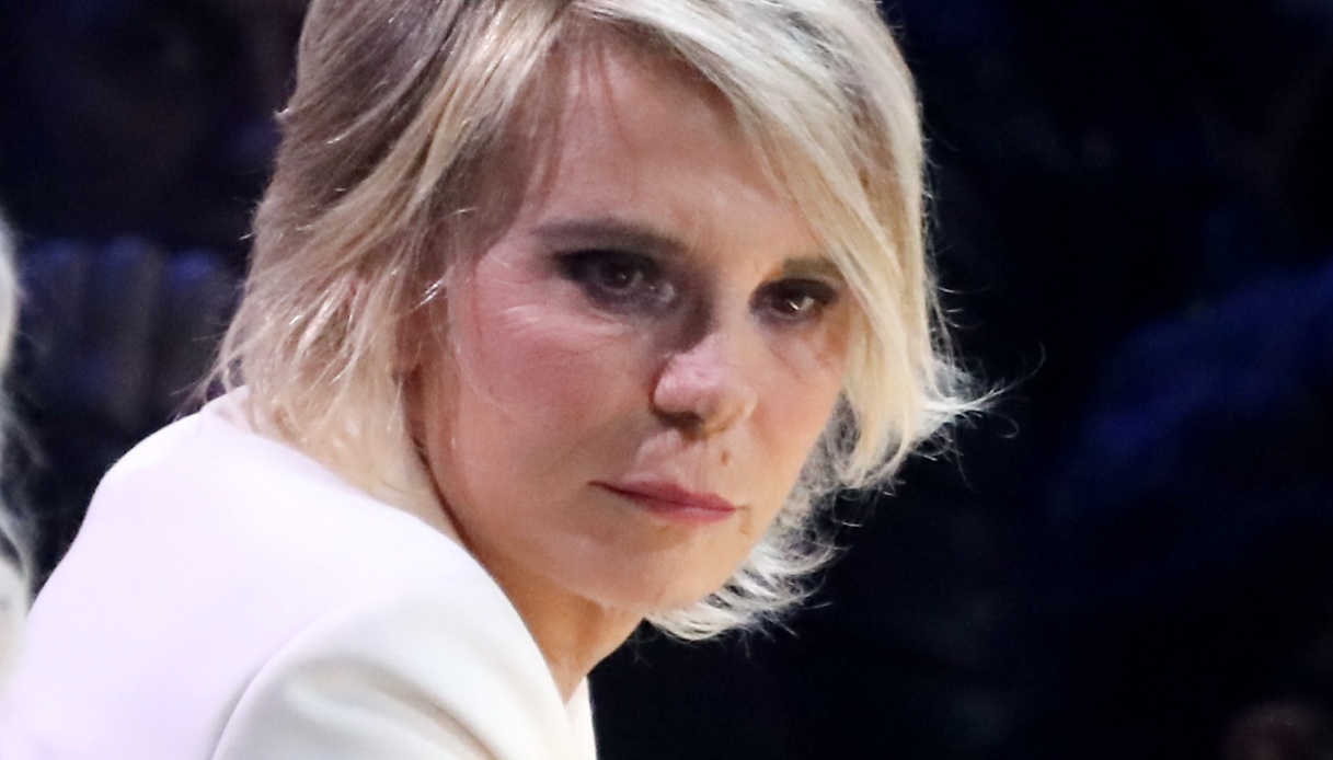 Maria De Filippi in lutto: salta “Uomini e Donne”