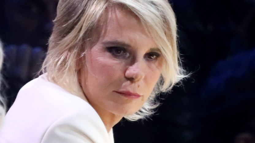 Maria De Filippi in lutto: salta “Uomini e Donne”