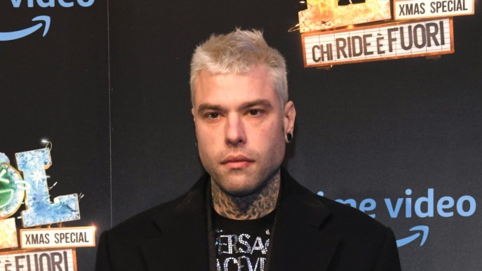 Che fine ha fatto Fedez? Diserta la conferenza stampa e sparisce dai social