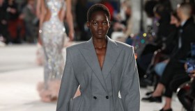 Blazer mania: in primavera il must have sono le giacche sartoriali