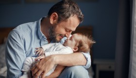 I neopapà hanno gli stessi diritti delle mamme e non possono essere licenziati