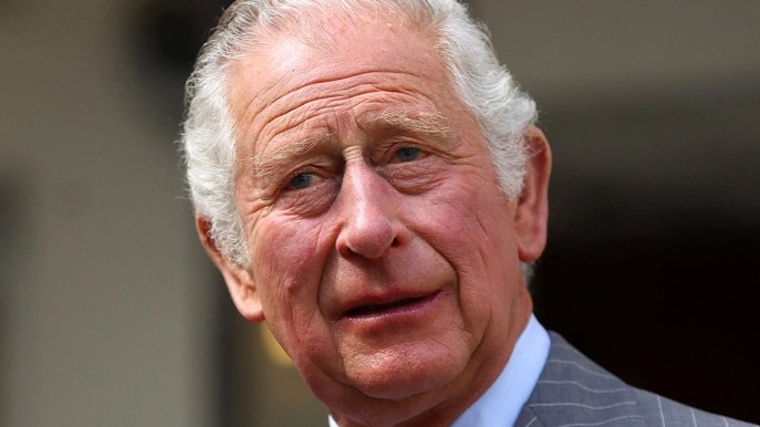 Re Carlo, chi gli ha voltato le spalle per Harry e Meghan Markle