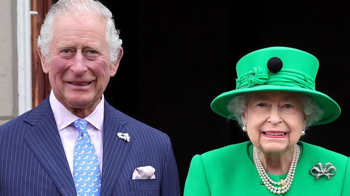 Re Carlo, il commovente tributo alla Regina Elisabetta per la Festa della mamma