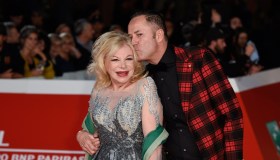 Sandra Milo compie 90 anni: da Fellini a Craxi, i grandi amori della diva “svampita”
