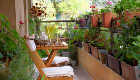 Come arredare un balcone piccolo e stretto: soluzioni geniali