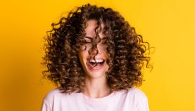 Piega perfetta mentre dormi? Con questi metodi ti svegli con i capelli perfetti