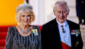 Carlo e Camilla, primo viaggio di Stato, i look della Regina in Germania