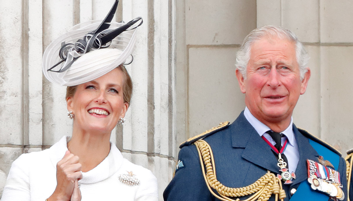 Re Carlo concede il titolo a Edoardo e svela la sua favorita