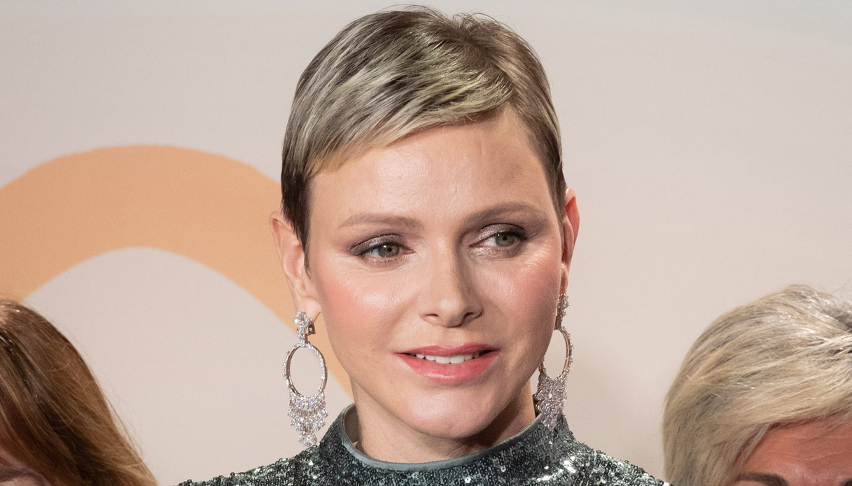 Charlene di Monaco si vendica di Carolina: abito glitter e orecchini da 88.647 euro