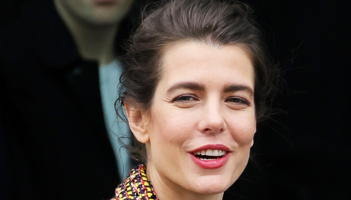 Charlotte Casiraghi, il look divide. E lei: “Non le porto più (le borse)”