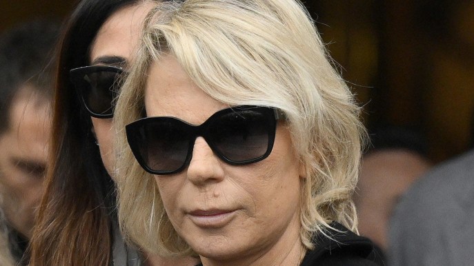Maria De Filippi, la lettera di Ezio Greggio dopo l’addio a Costanzo