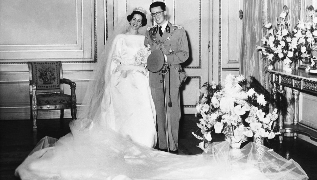La regina consorte di Baldovino indossa un abito da sposa di Balenciaga