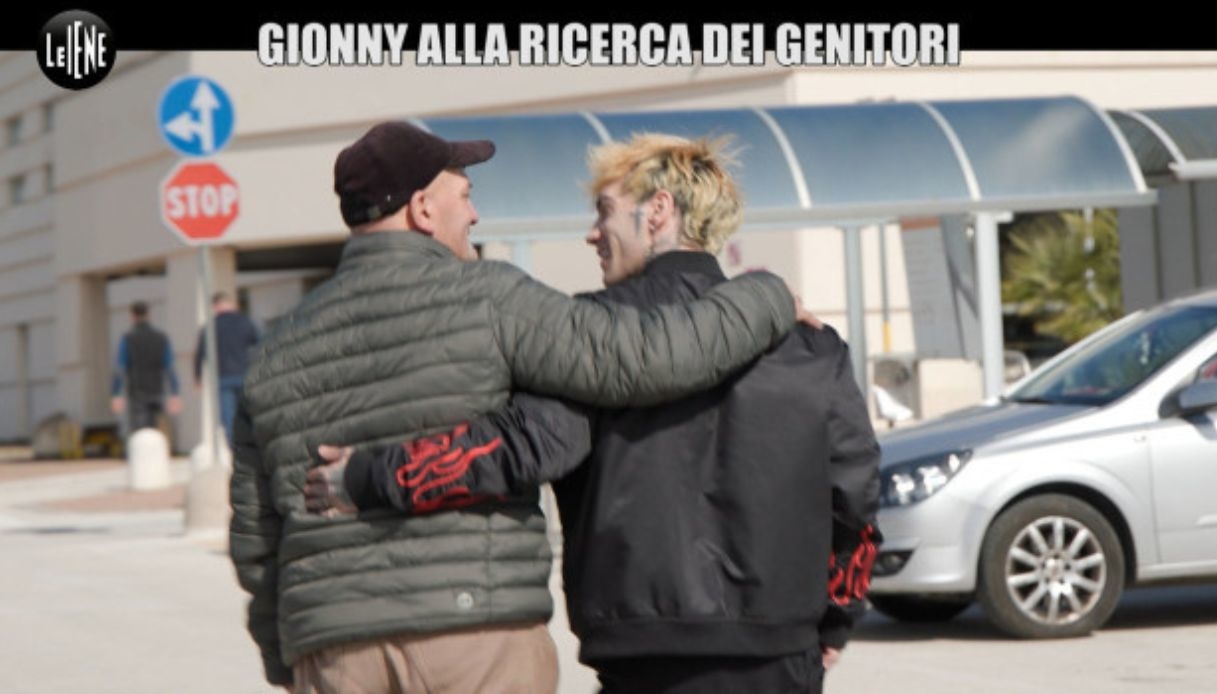 GionnyScandal, la storia del rapper che ritrova i genitori grazie alle “Iene”