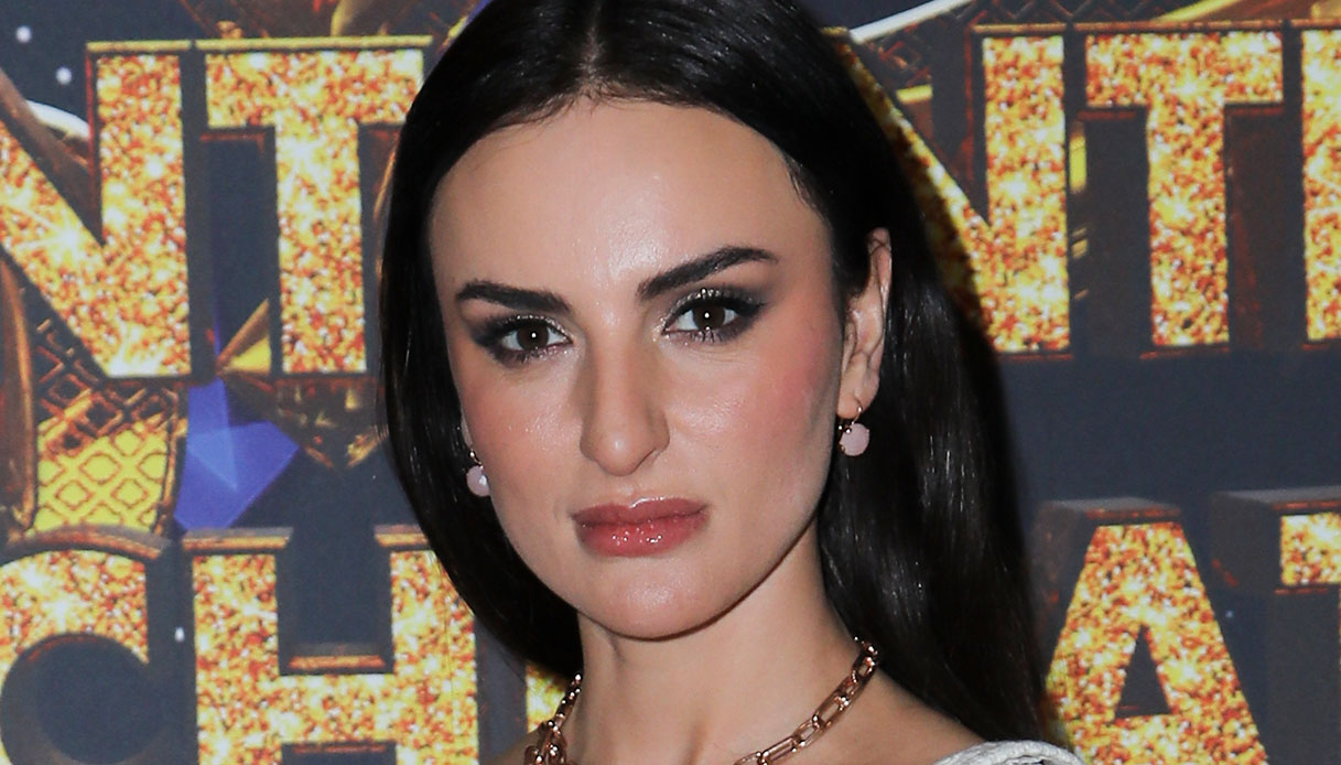 “Amici”, Arisa manda in crisi Wax: il guanto di sfida che gli fa perdere il controllo