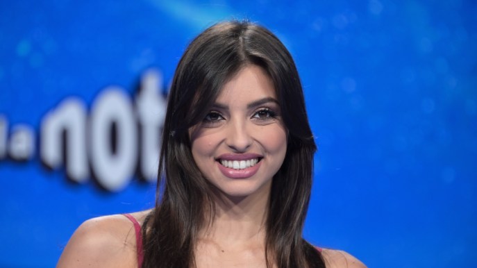 “Striscia la Notizia” sostituisce la velina mora: Cosmary spiega il motivo