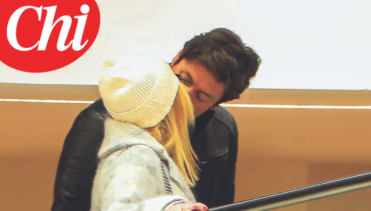 Giorgia Meloni bacio al compagno