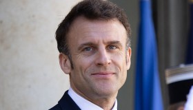 Emmanuel Macron nel suo studio privato coi nipoti di Brigitte Trogneux