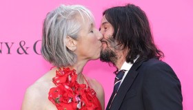Keanu Reeves, il bacio alla sua Alexandra Grant ci ricorda quanto è bello l’amore