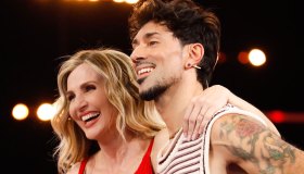 “Amici”, Lorella Cuccarini ed Emanuel Lo: cresce l’intesa (e la gelosia). Le foto parlano