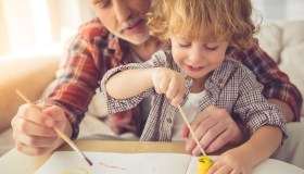 All’asilo con i nonni: il progetto italiano che celebra il tempo e la famiglia