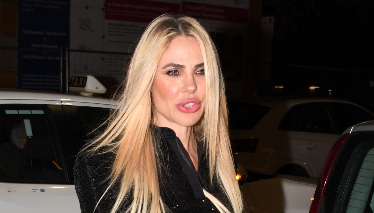 Ilary Blasi compie gli anni: cena da mille e una notte. La dedica di Bastian