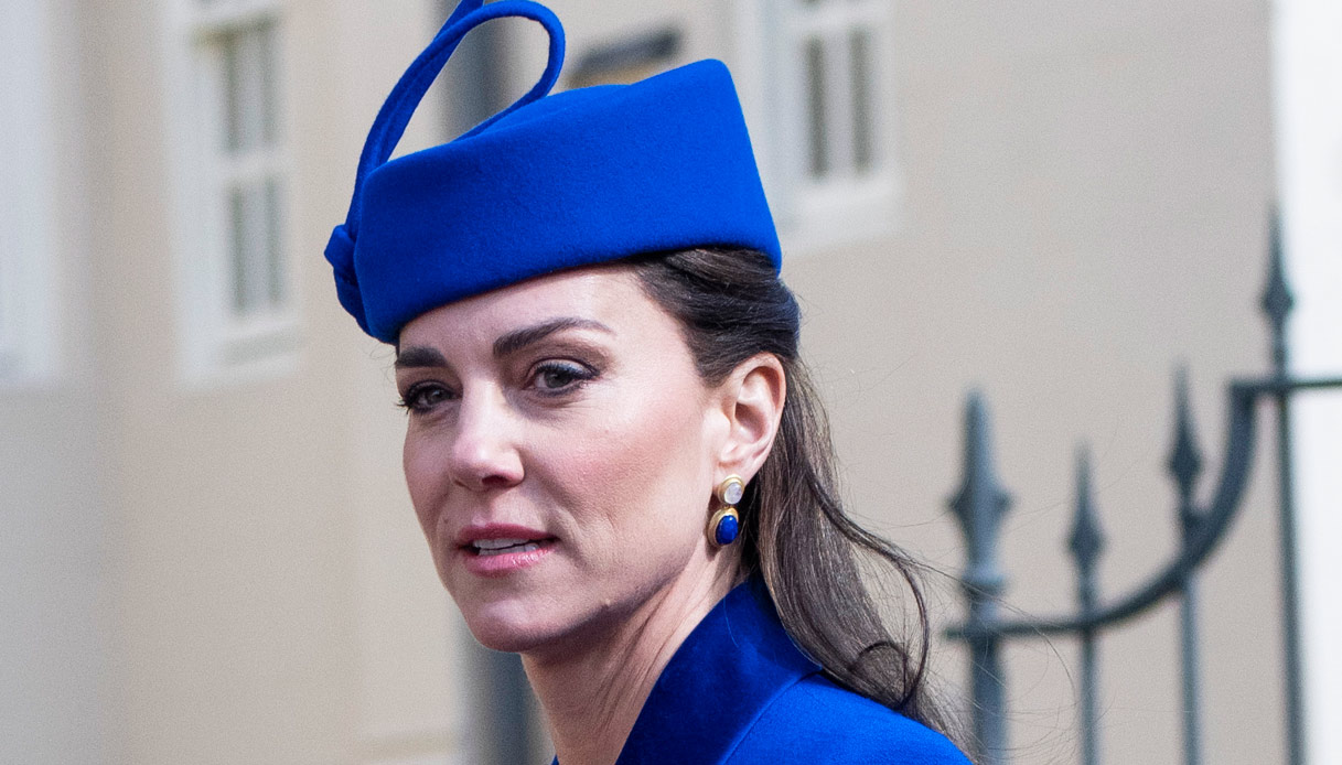 Kate Middleton rompe il protocollo: smalto rosso da 11,70 euro. Superlativo