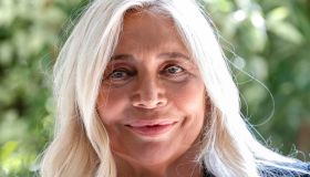 “Domenica In”, Mara Venier non sta bene: “Costretta a condurre seduta”