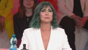 Serale di “Amici”, Celentano esagera: “Sei una lagna”. Maria costretta a intervenire