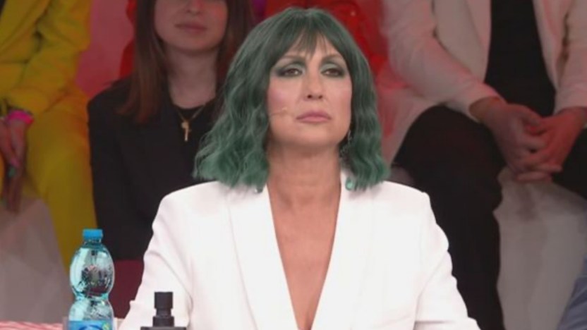 Serale di “Amici”, Celentano esagera: “Sei una lagna”. Maria costretta a intervenire