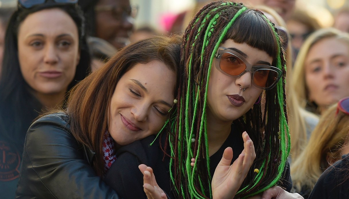 Anna Lou Castoldi, figlia di Asia Argento e Morgan, fa coming out: “Vivo con Dora”