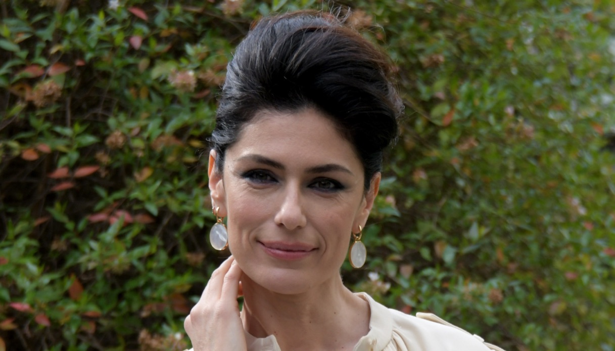 Anna Valle, 10 look indimenticabili da giorno e da sera