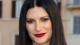 Alluvione Emilia Romagna, Laura Pausini devolve il cachet e annuncia un concerto