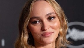 È la figlia di una star di Cannes 2023 e sta conquistando tutti con il suo stile spregiudicato