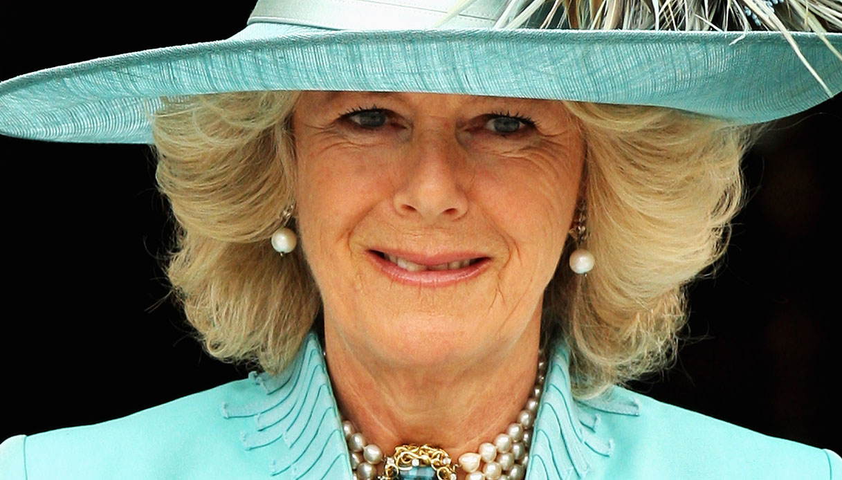 Camilla, da amante a Regina: la sua trasformazione in 10 look