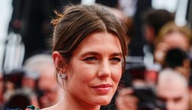 Cannes 2023, Charlotte Casiraghi, la scollatura che la mette in imbarazzo