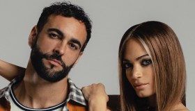 Elodie sfoggia un nuovo look per “Pazza musica”. E Mengoni la bacia