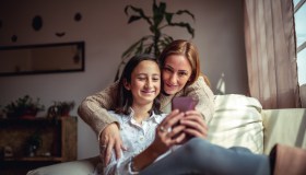 40 captions originali (in italiano e in inglese) da usare su Instagram per la festa della mamma