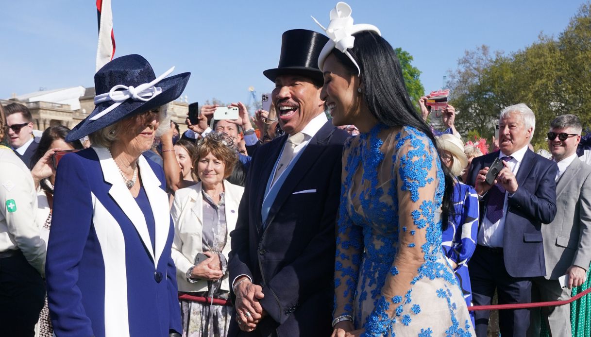 La Regina Camilla con Lionel Richie: l'errore dell'invitato