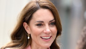 Kate Middleton cambia le regole e indossa il tailleur del potere da 2.293 euro
