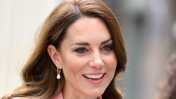 Kate Middleton cambia le regole e indossa il tailleur del potere da 2.293 euro