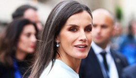 Letizia di Spagna, l’abito di ghiaccio effetto push up