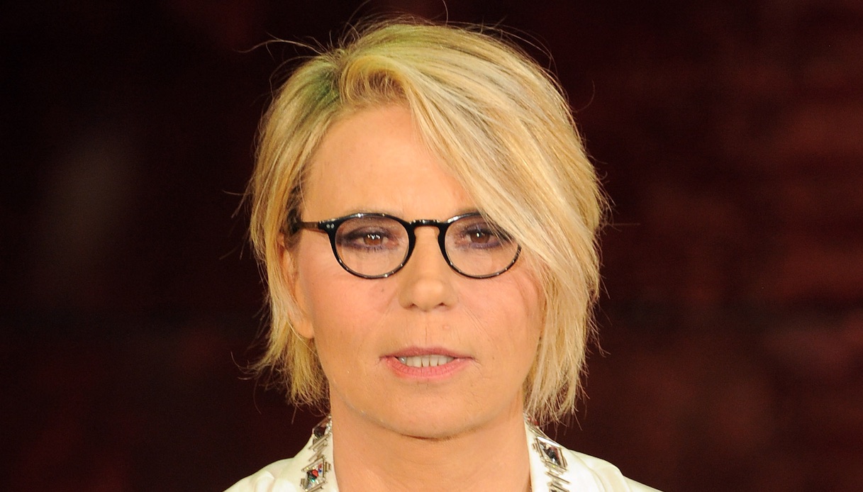 “Uomini e Donne” in prima serata. Ma scoppia il caos sulle repliche