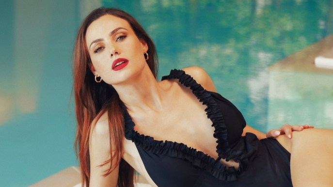 Rosalinda Cannavò diventa stilista: bikini e abiti ultra femminili e avvolgenti