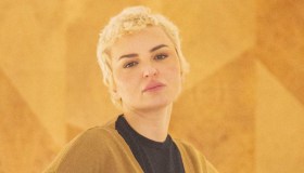 Arisa contro tutti: “Se mi incontri, non mi salutare”. L’attacco a Paola Iezzi