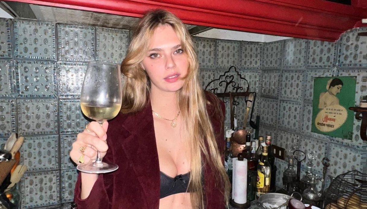 Martina Taglienti, chi è e quanto è alta la ragazza che bacia Damiano