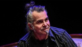 Piero Pelù sta male e rinvia il tour: per lui “riposo forzato”. Gli auguri degli amici