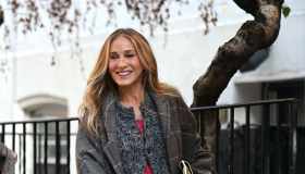 “And just like that 2”: Carrie Bradshaw incanta nel Cloud Dress di Vivienne Westwood