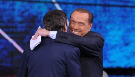 Silvio Berlusconi cantante mancato: quel disco inedito con Gianni Morandi