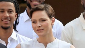 Charlene di Monaco, perfetti anche in gravidanza: tornano i pantaloni con pince