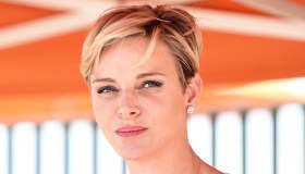 Charlene di Monaco in versione bagnina al mare